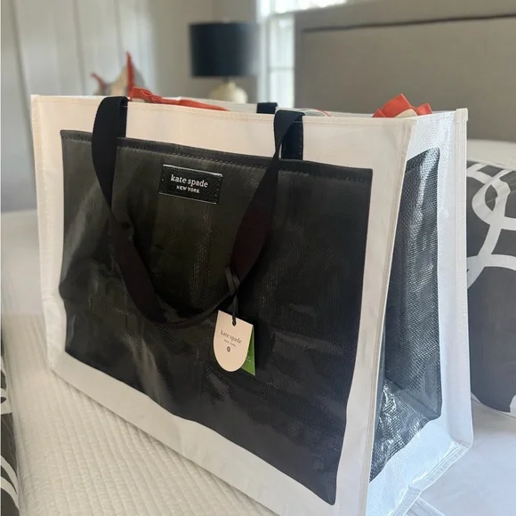 kate spade Black and White Clear Tote with Green Accent Tag - Picture 1 of 6